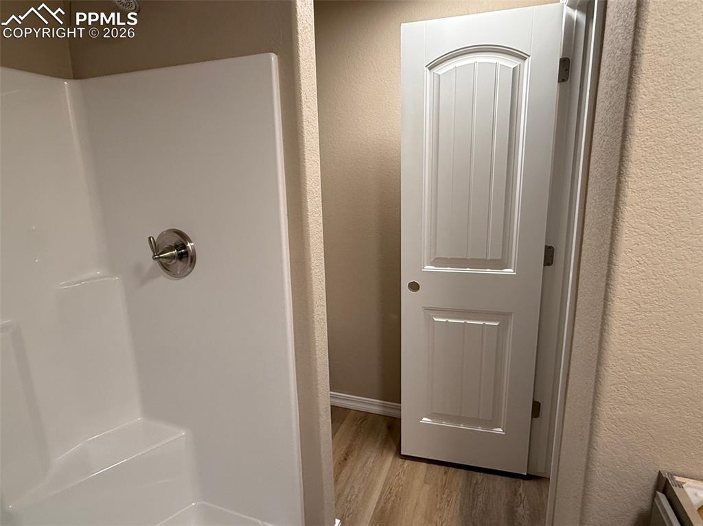 Image 29 of 31: Bathroom