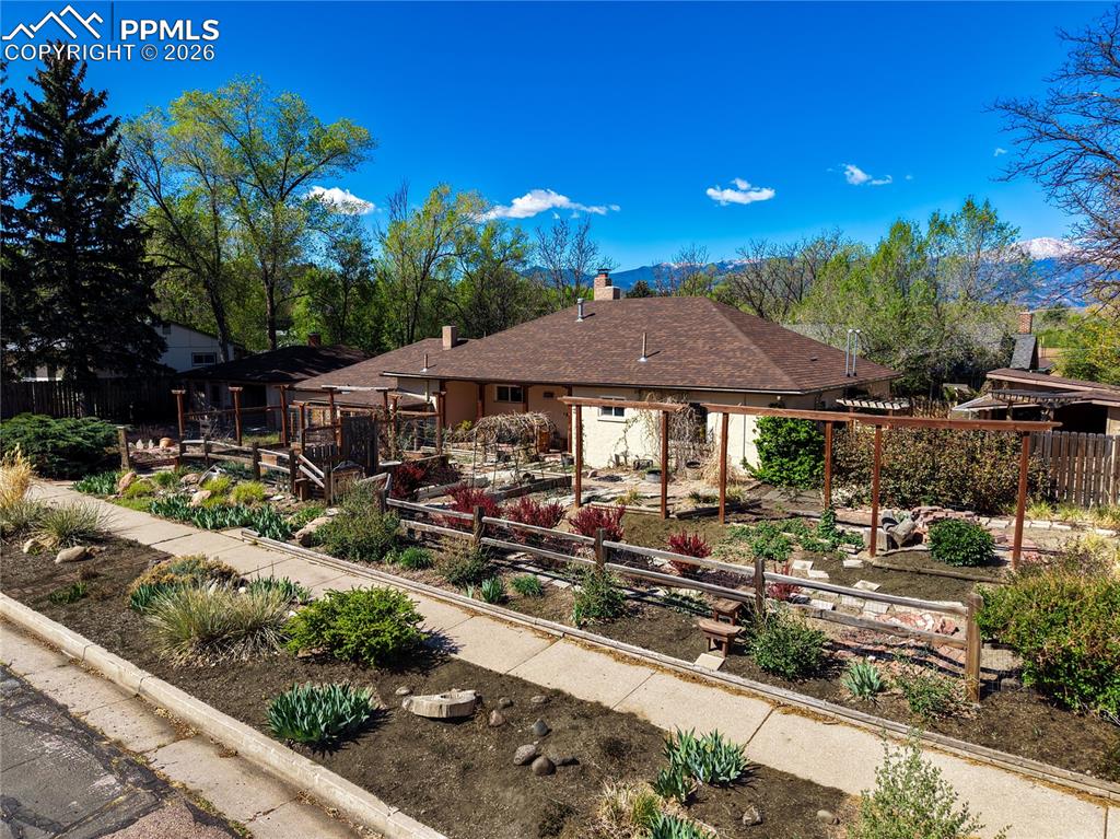 Image 2 of 10: Back of Structure