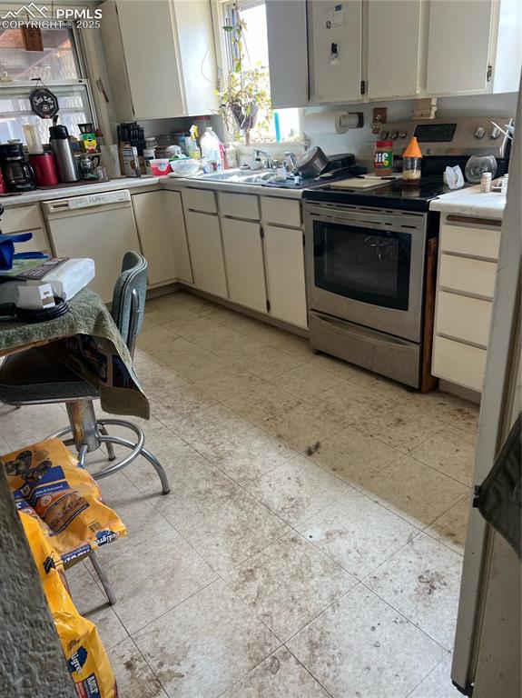 Image 4 of 5: Kitchen