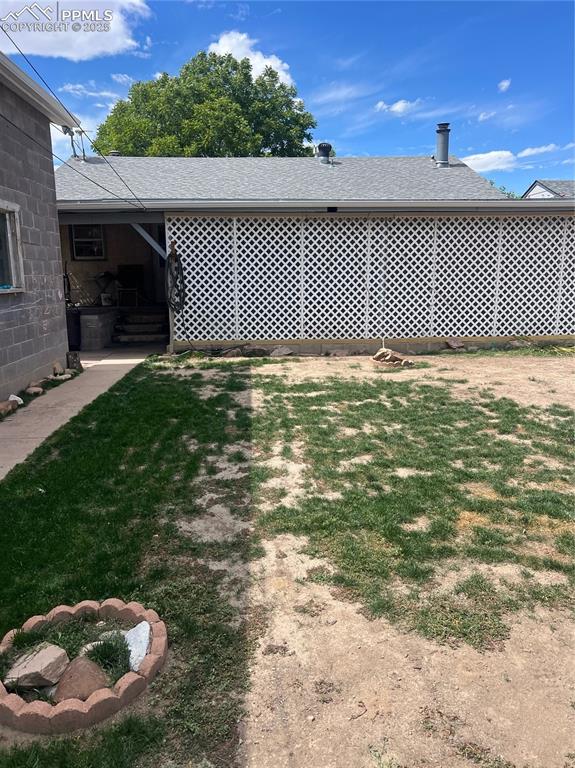 Image 5 of 5: Yard