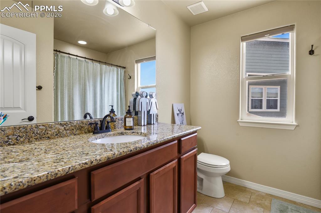 Image 24 of 32: Bathroom