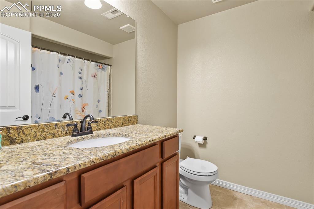 Image 25 of 32: Bathroom