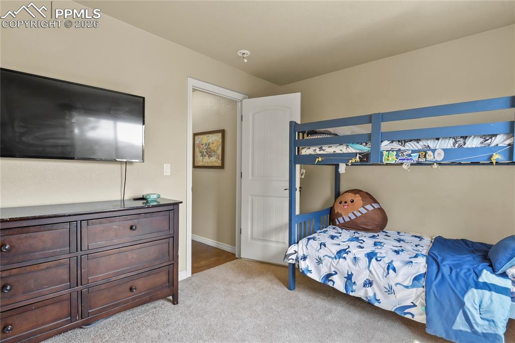 Image 27 of 32: Bedroom