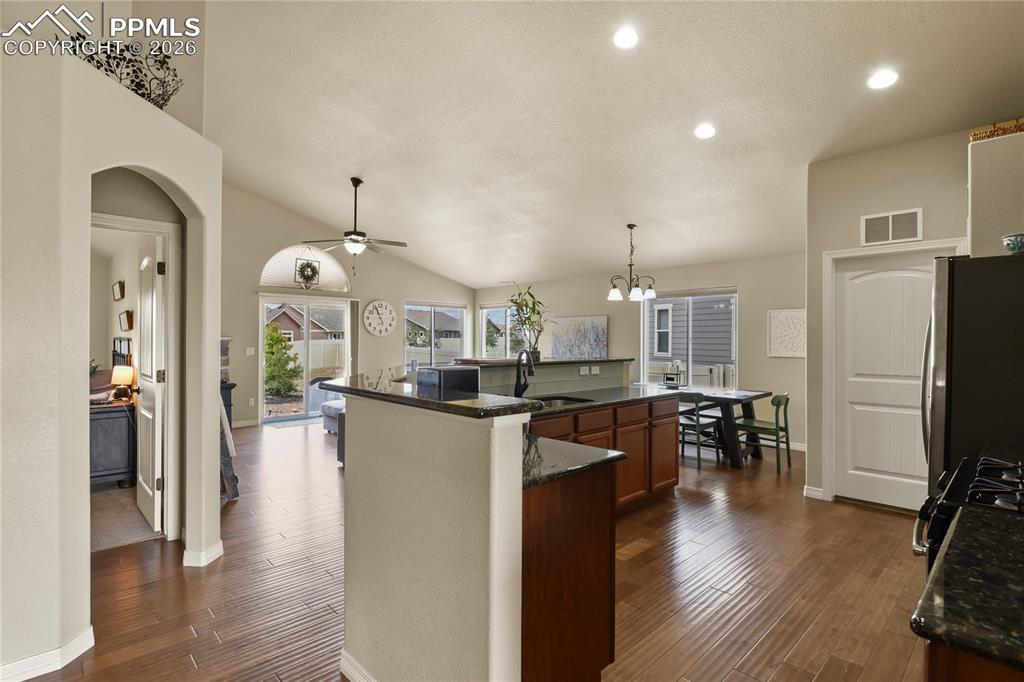 Image 6 of 32: Kitchen