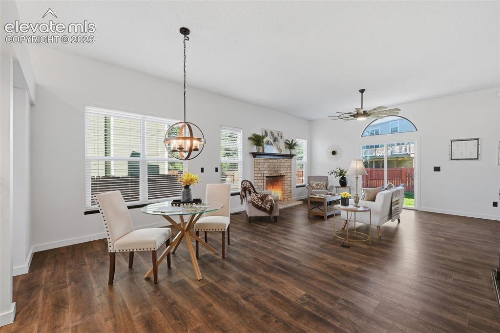 Image 8 of 50: Dining Area