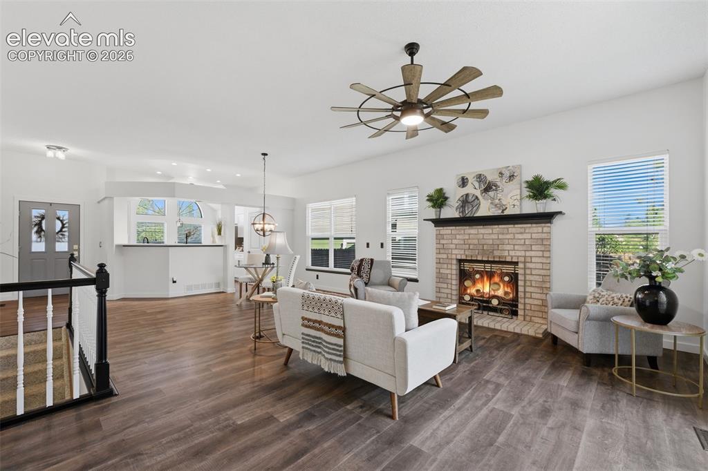 Image 9 of 50: Living Room