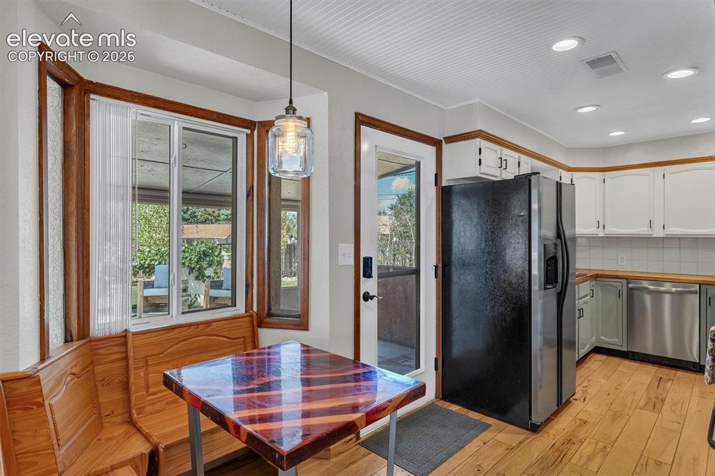 Image 10 of 42: Kitchen