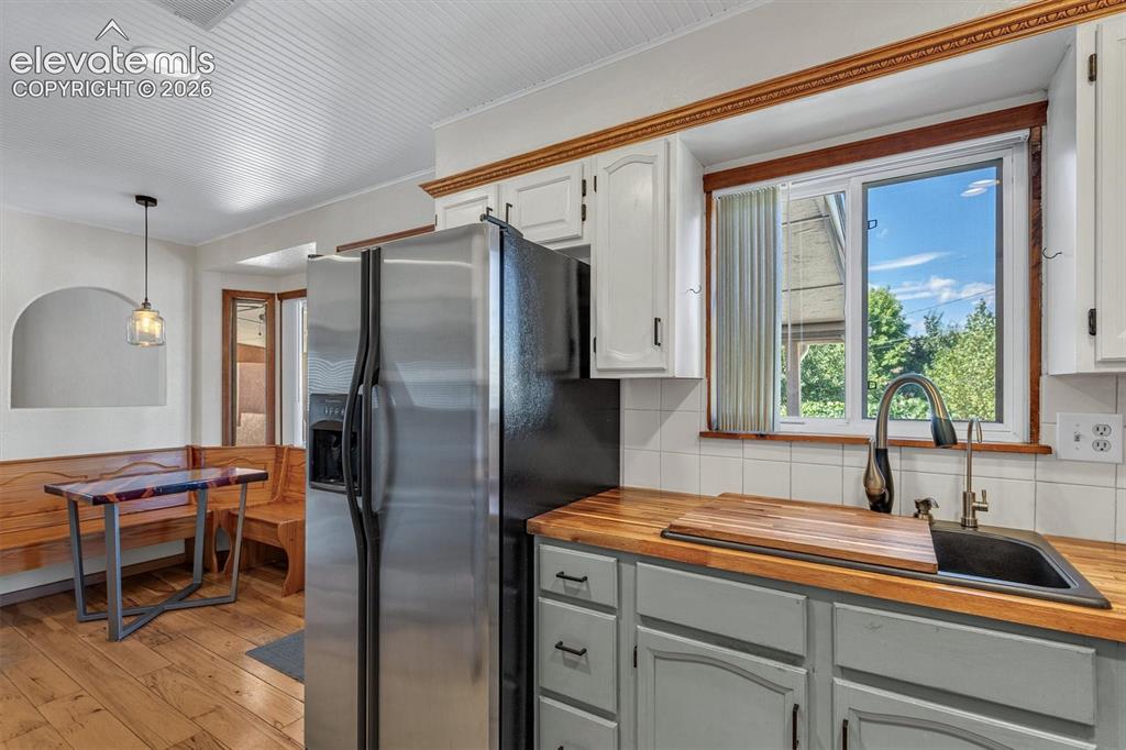 Image 12 of 42: Kitchen