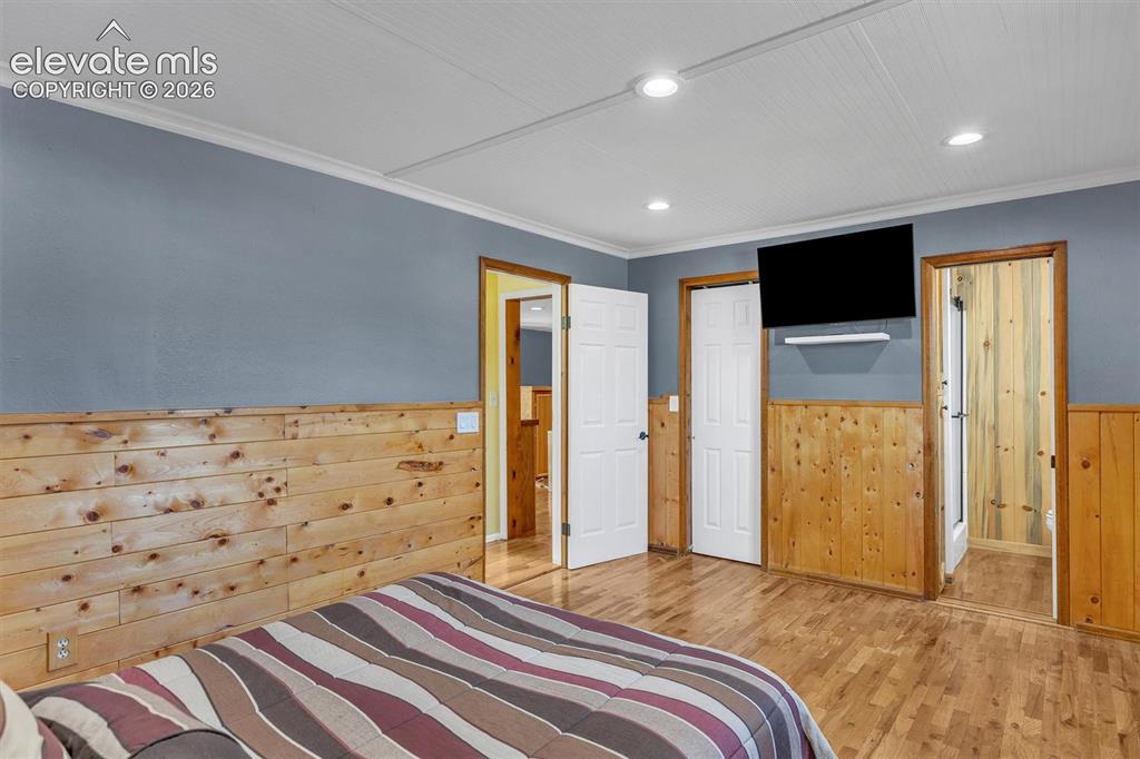 Image 15 of 42: Bedroom