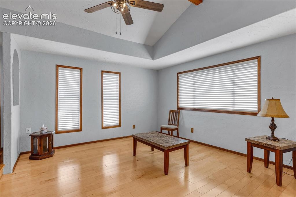 Image 7 of 42: Sitting Room