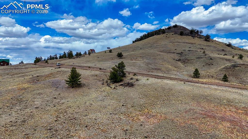 Image 3 of 32: Property lines are approximate and not a survey