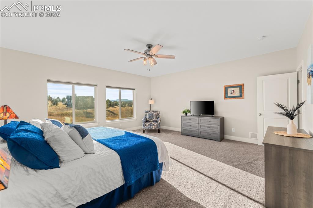 Image 22 of 48: Bedroom