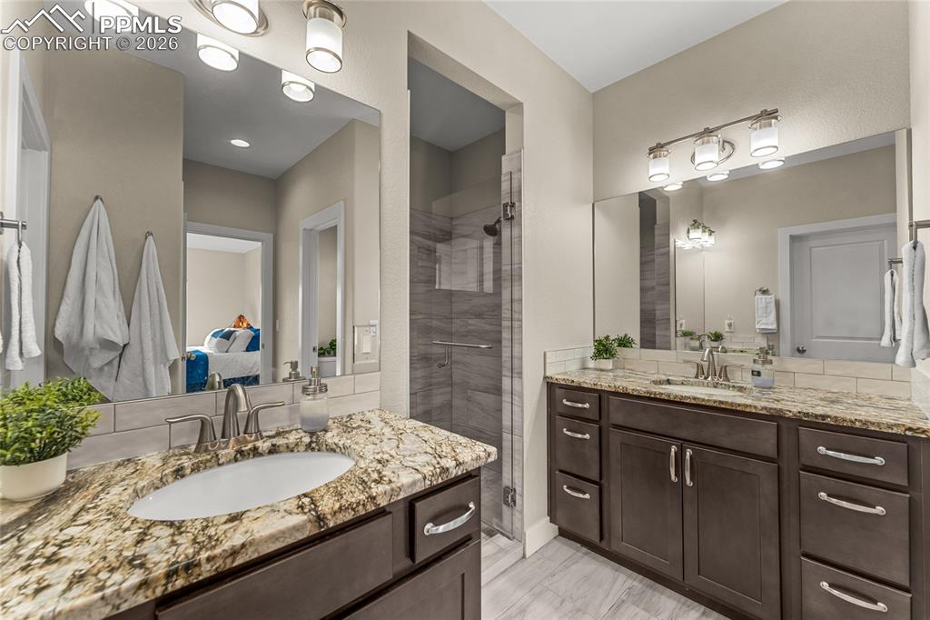 Image 25 of 48: Bathroom