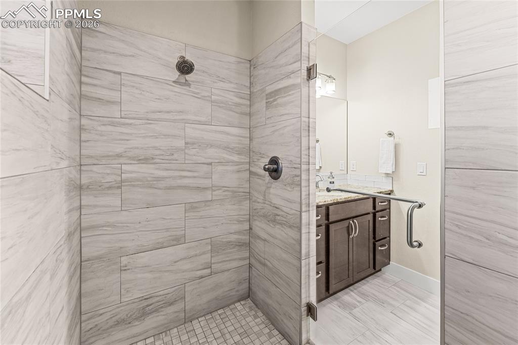 Image 26 of 48: Bathroom