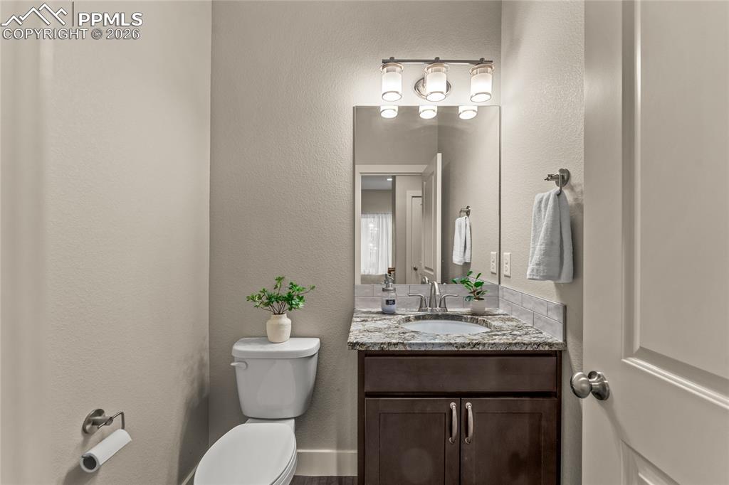 Image 33 of 48: Bathroom