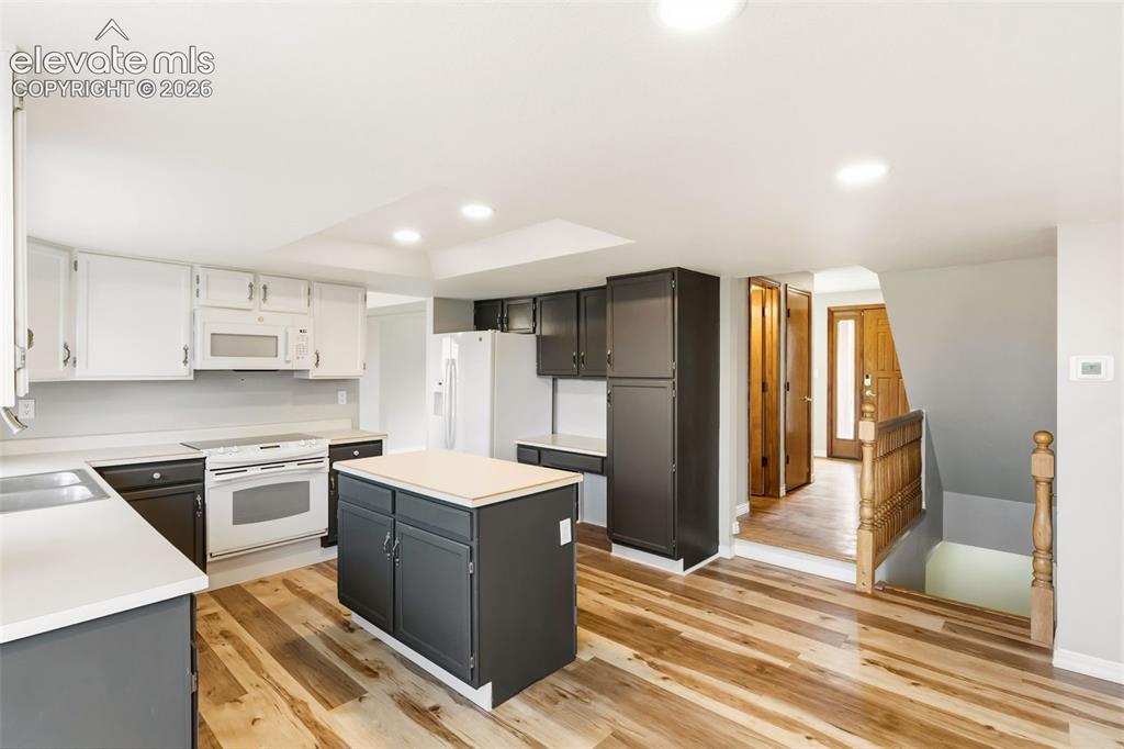 Image 17 of 44: Kitchen