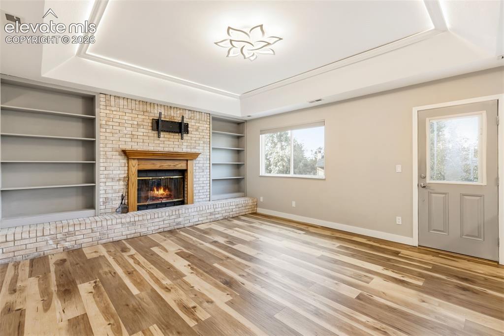 Image 19 of 44: Living Room
