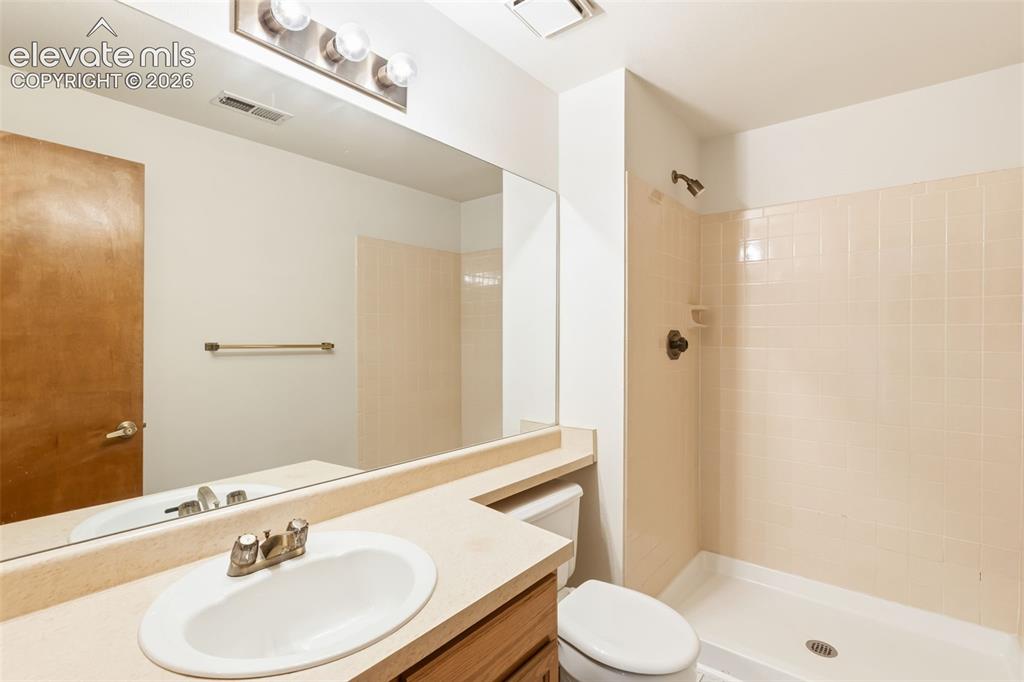 Image 38 of 44: Bathroom