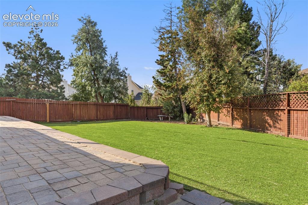 Image 41 of 44: Yard