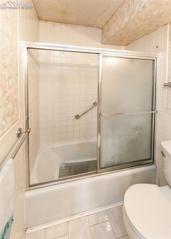 Image 21 of 40: Bathroom