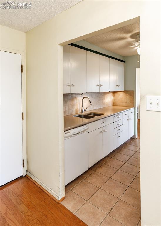 Image 6 of 40: Kitchen