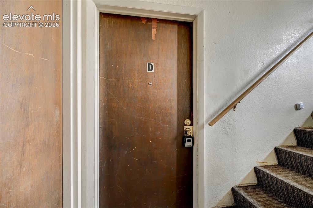 Image 3 of 14: Entry