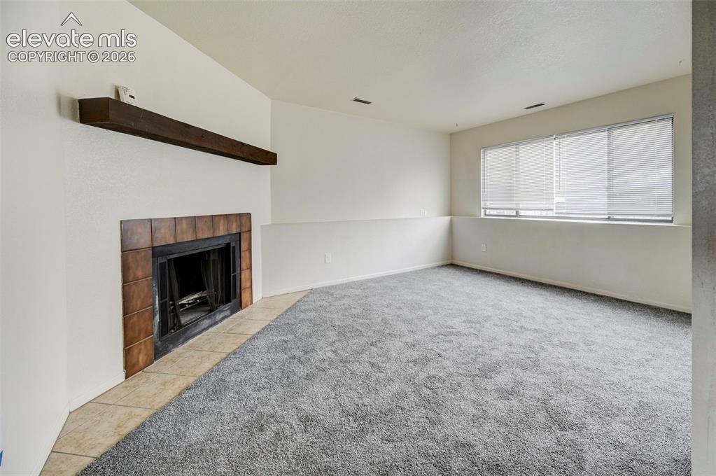 Image 4 of 14: Living Room