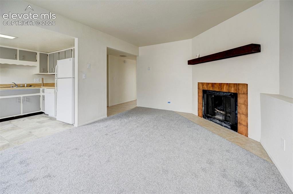 Image 6 of 14: Living Room
