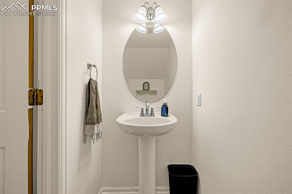 Image 15 of 37: Bathroom