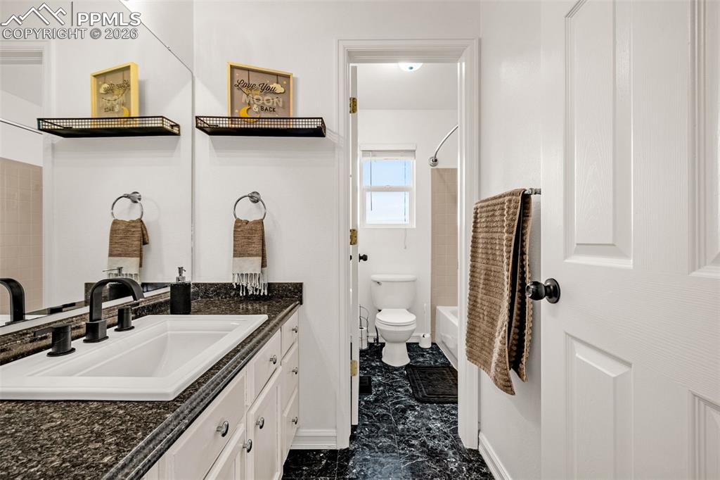 Image 21 of 37: Bathroom