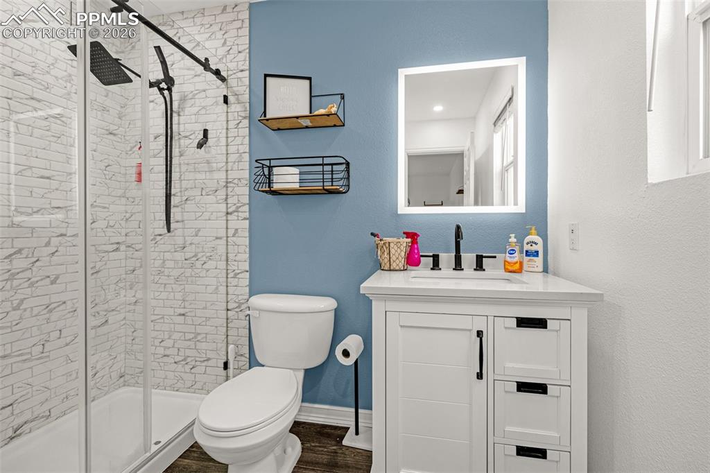 Image 24 of 37: Bathroom