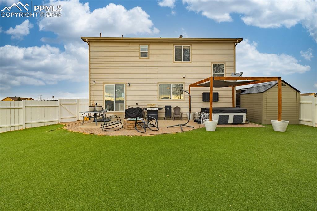 Image 27 of 37: Back of Structure