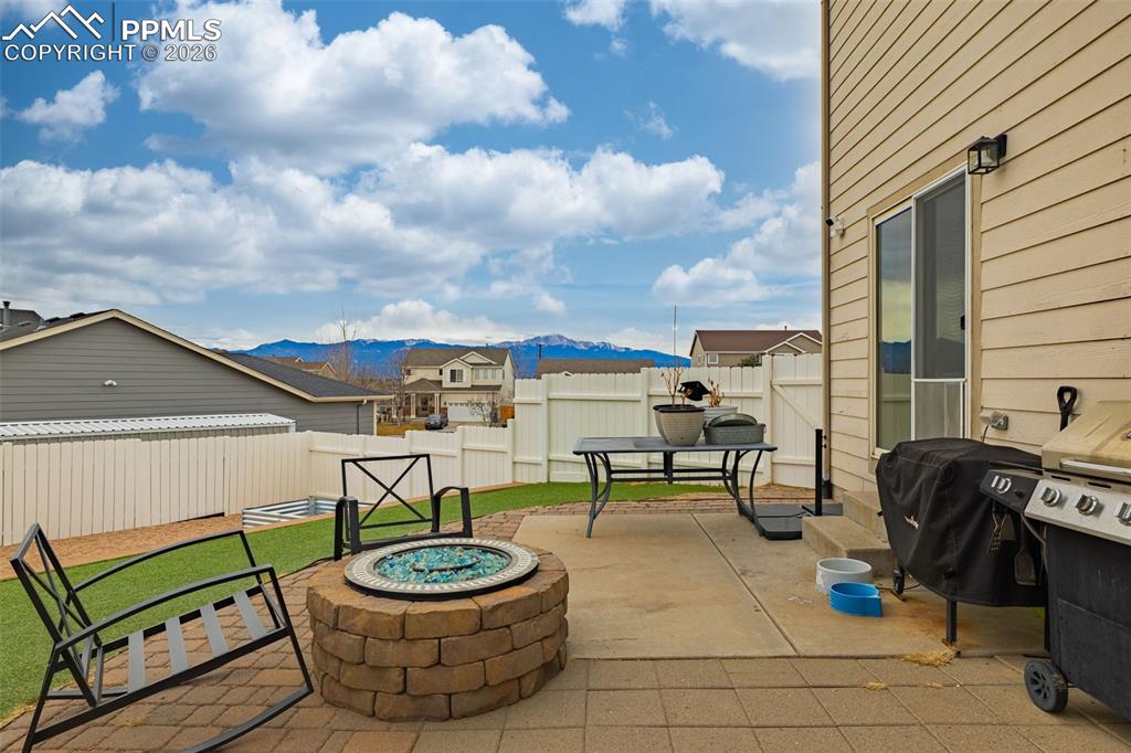 Image 31 of 37: Patio