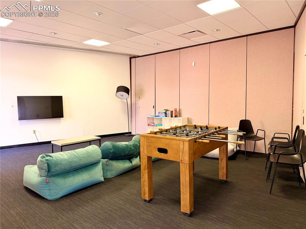 Image 27 of 34: More hang-out space