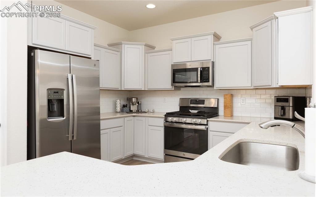 Image 5 of 34: Sparkling white kitchen