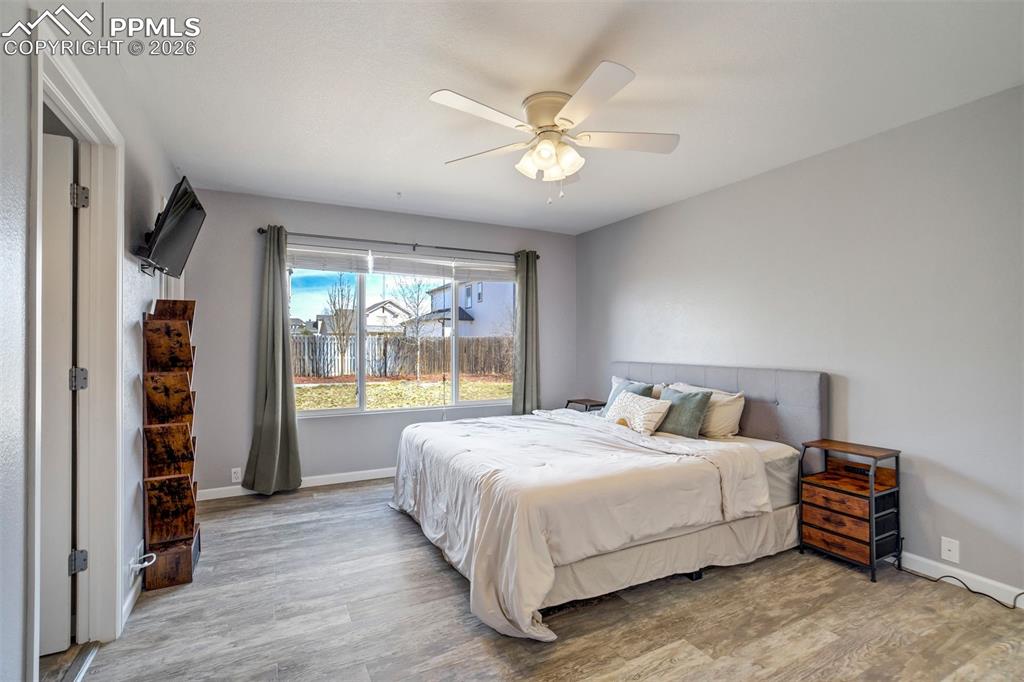 Image 15 of 29: Bedroom