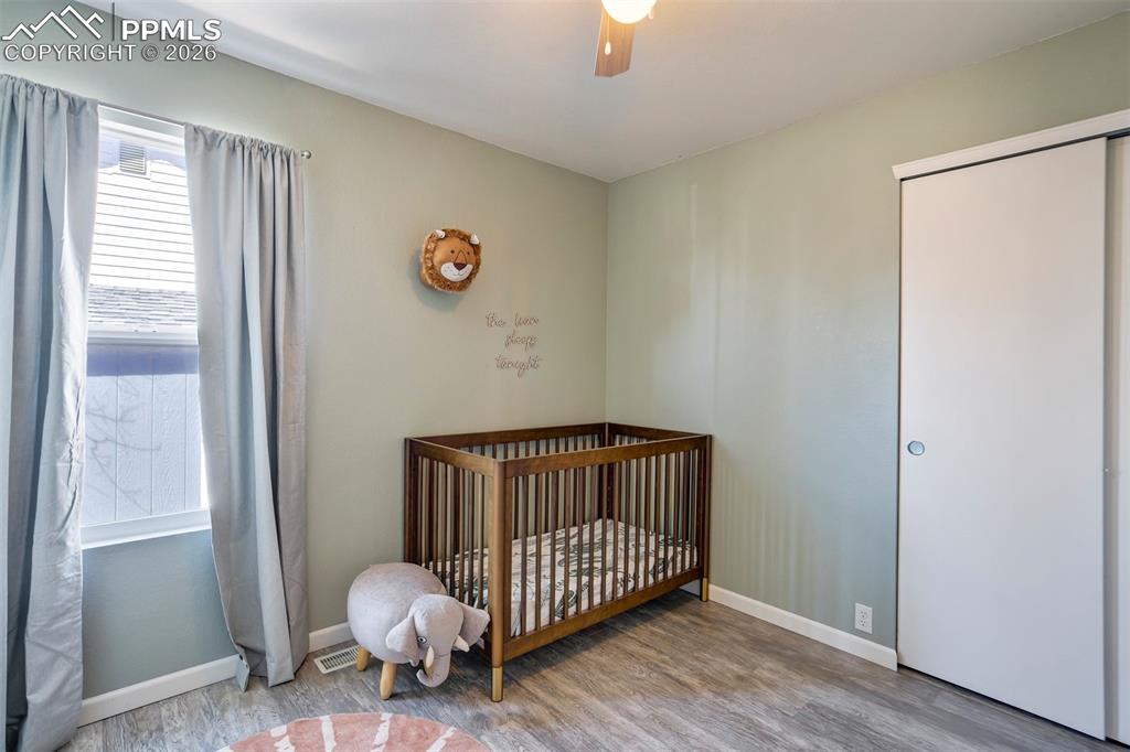 Image 20 of 29: Bedroom