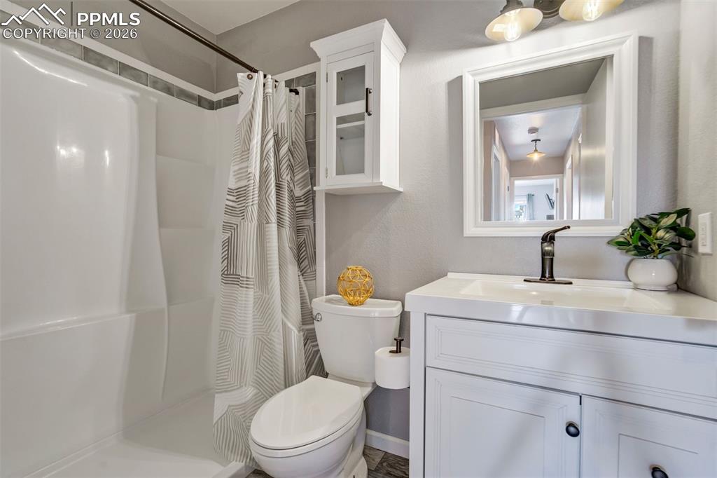 Image 21 of 29: Bathroom