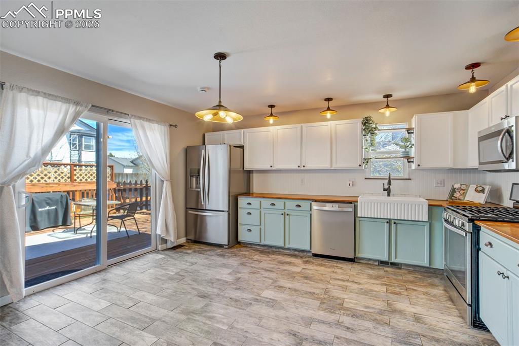 Image 7 of 29: Kitchen