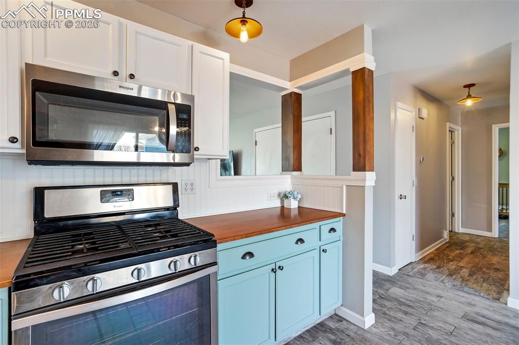 Image 9 of 29: Kitchen