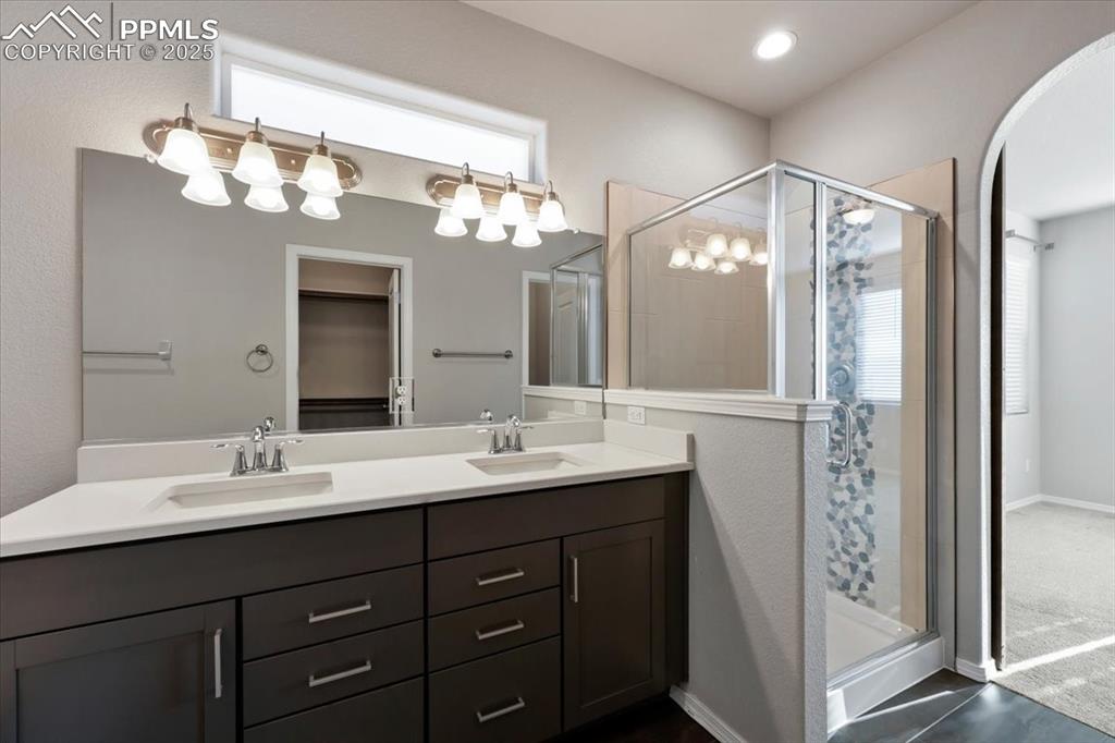 Image 15 of 41: Bathroom