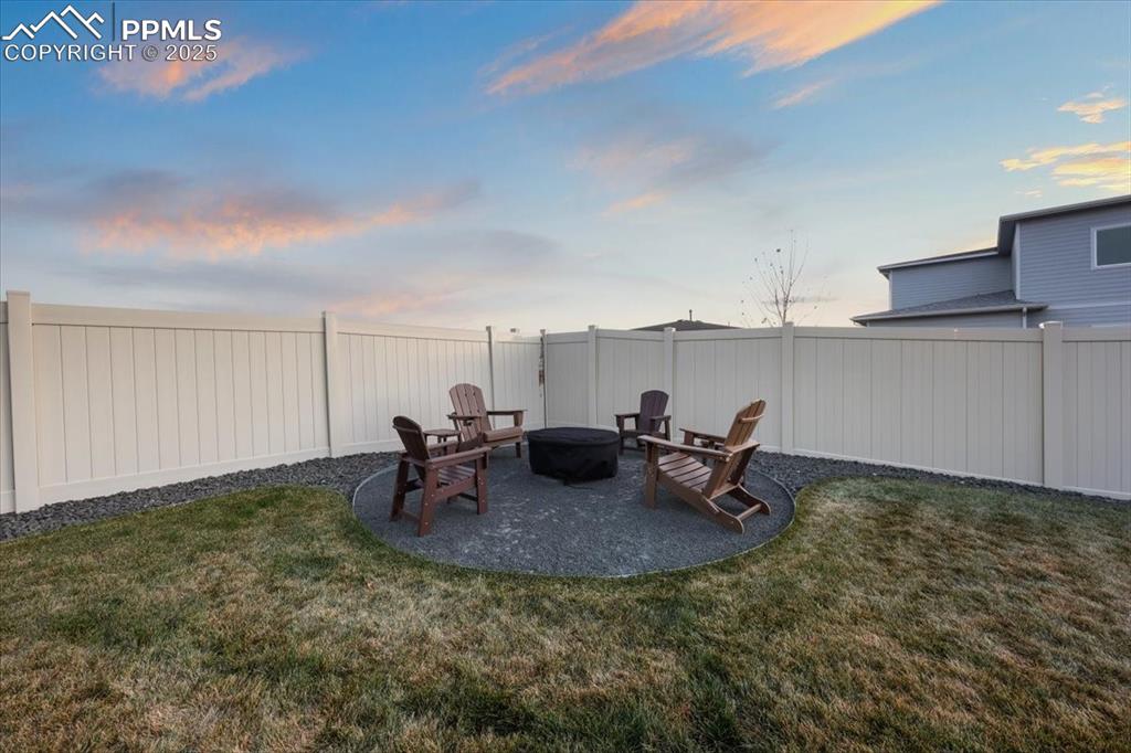 Image 31 of 41: Yard