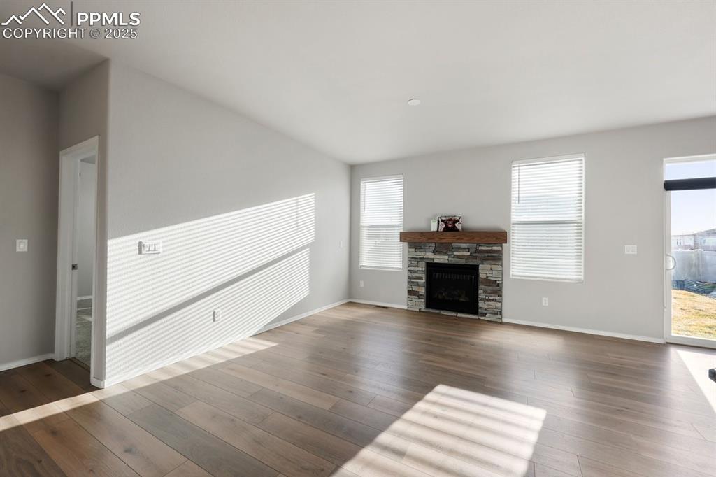 Image 4 of 41: Living Room