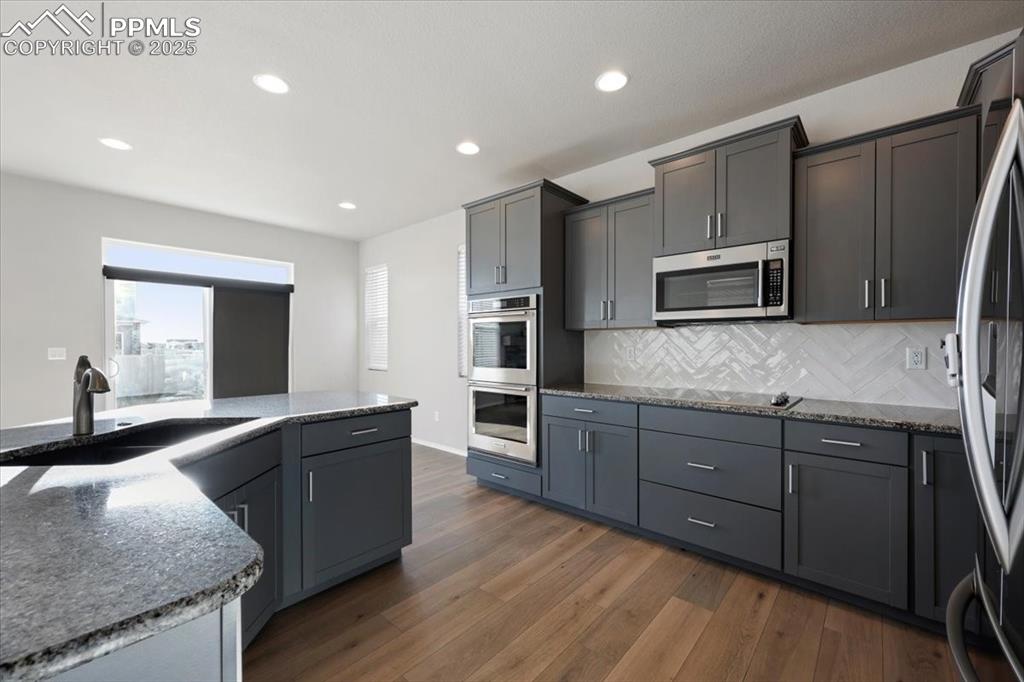 Image 8 of 41: Kitchen