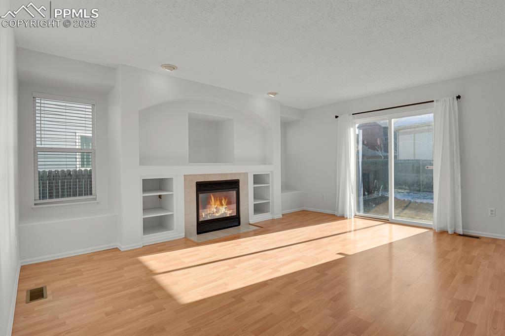 Image 14 of 33: Living Room