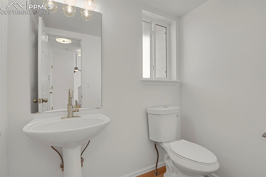 Image 15 of 33: Bathroom