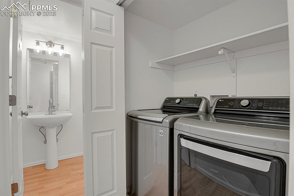 Image 16 of 33: Laundry