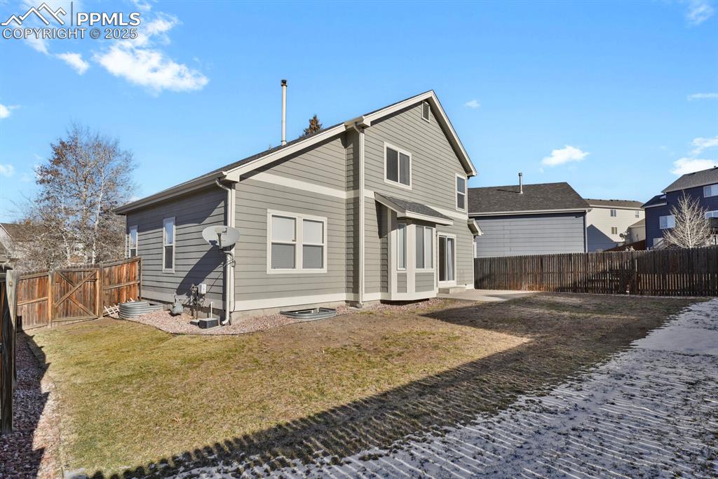 Image 29 of 33: Back of Structure