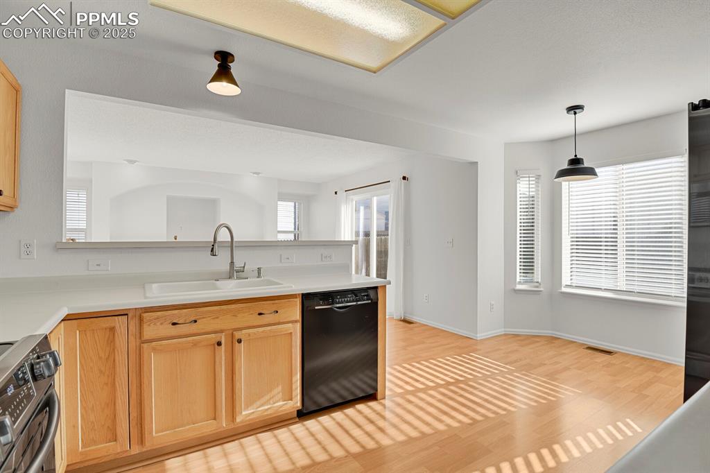 Image 8 of 33: Kitchen