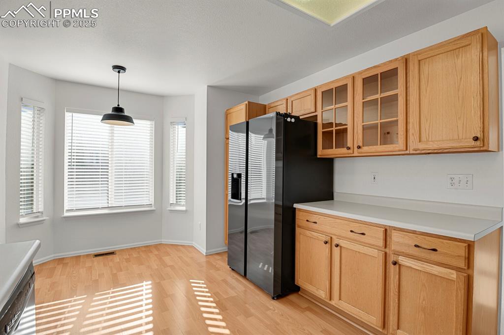 Image 9 of 33: Kitchen